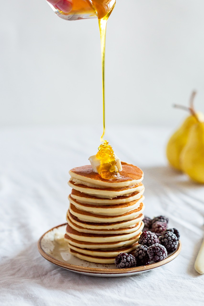 Desayuna bien Haz que esta comida sea la más completa. Para mantenerte activa, prepara un desayuno contundente. Mira las opciones saludables para el desayuno, que te recomendamos. 