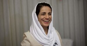 Cortesía de: https://www.amnesty.org/es/get-involved/take-action/iran-free-nasrin-satoudeh-now/