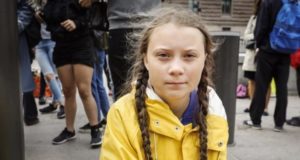 Cortesia de: https://aboutclimatechange.com/greta-thunberg-15-scolds-world-leaders-inaction-climate-policy/